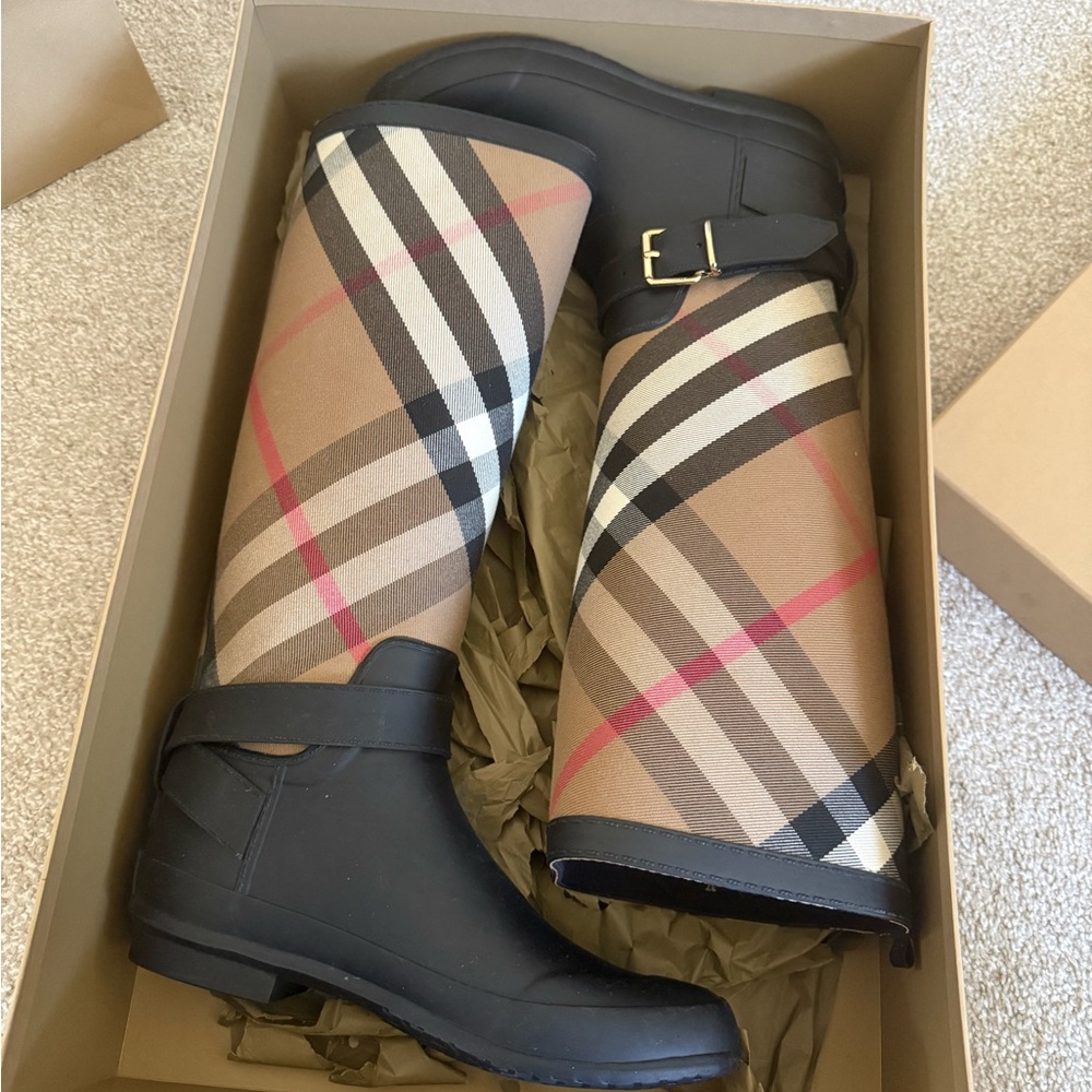 Burberry London Beige Nova BlackStrap Detail House Check Rubber Snow/Rain Boots